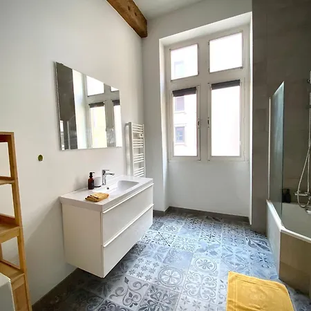 Apartment Hyper Centre : Deco Atelier Ou Mezzanine